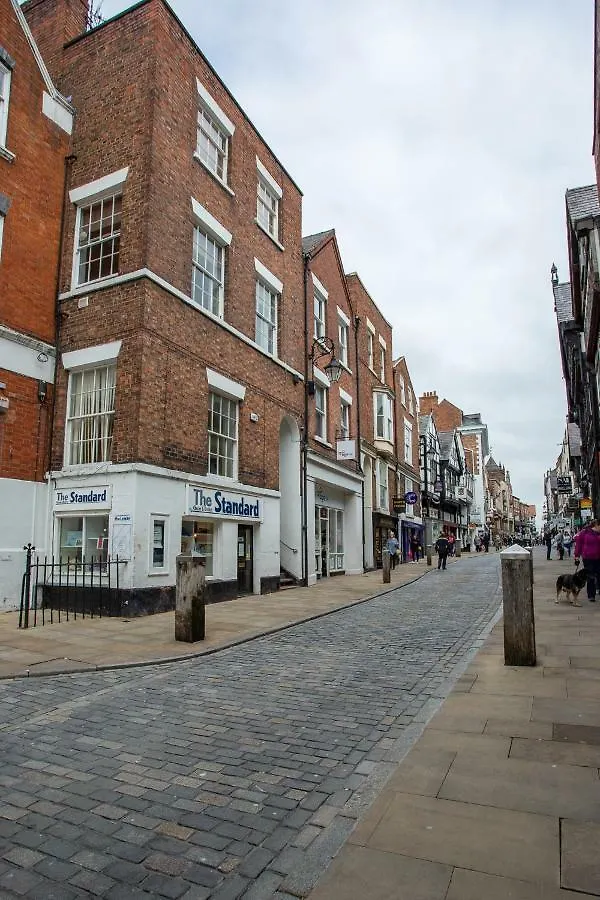 Most Central Luxury Apartment - Sleeps 4 & Free Parking! Chester