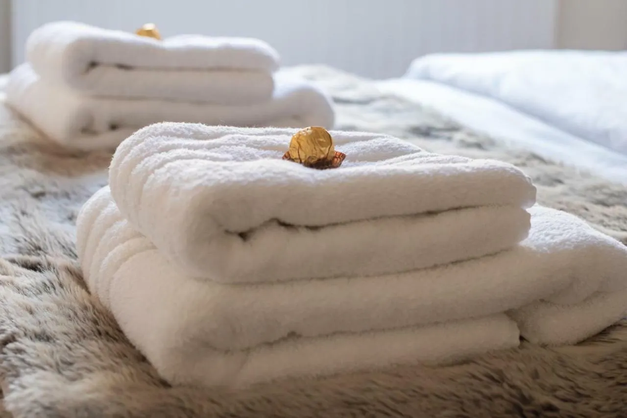 Most Central Luxury Apartment - Sleeps 4 & Free Parking! Chester