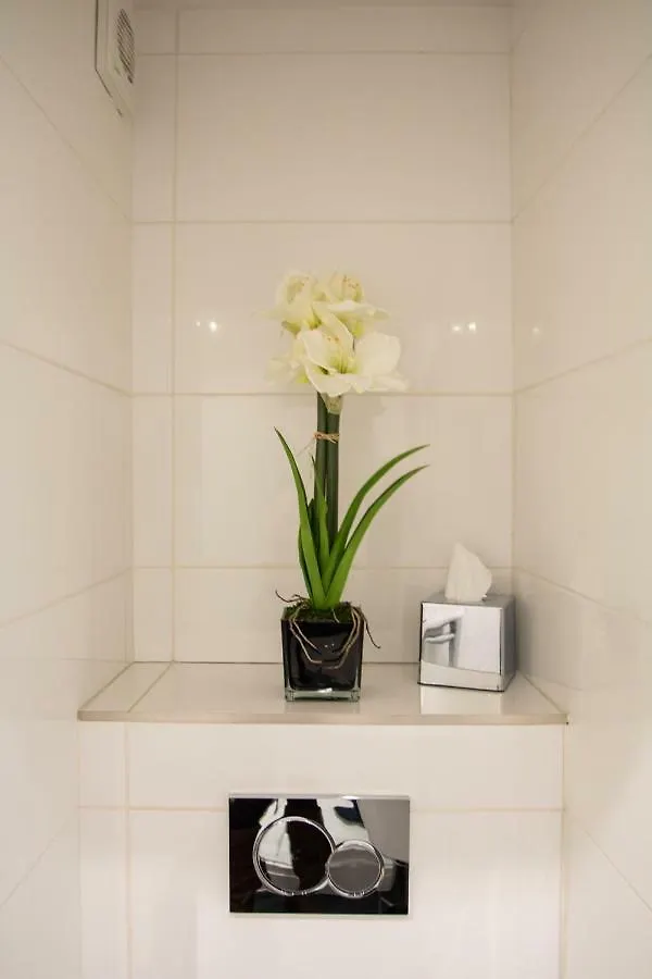 Most Central Luxury Apartment - Sleeps 4 & Free Parking! Chester