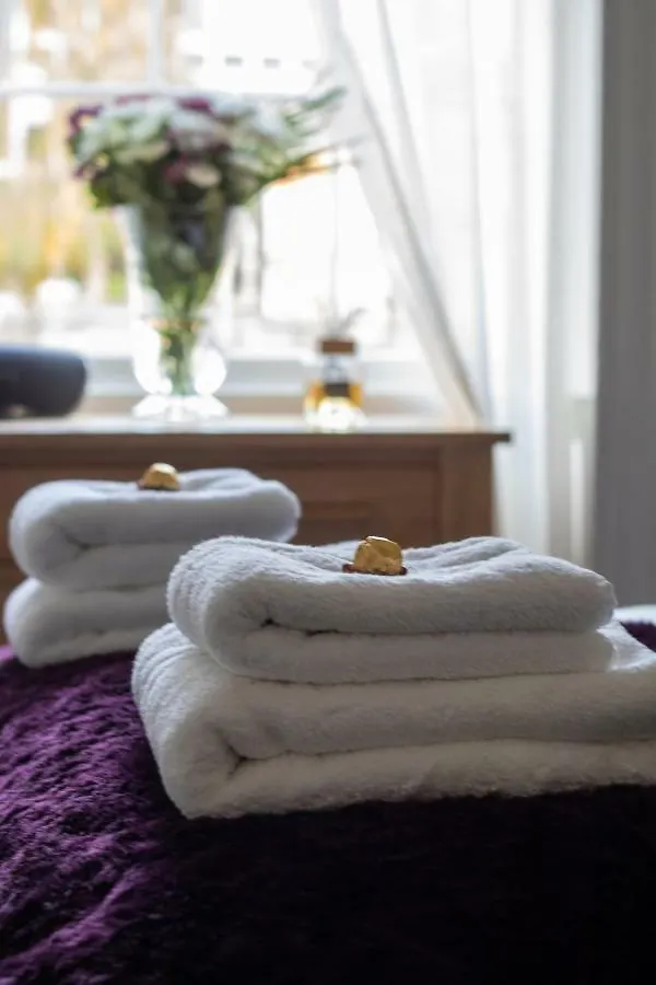 Most Central Luxury Apartment - Sleeps 4 & Free Parking! Chester