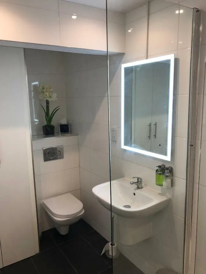 Most Central Luxury Apartment - Sleeps 4 & Free Parking! Chester